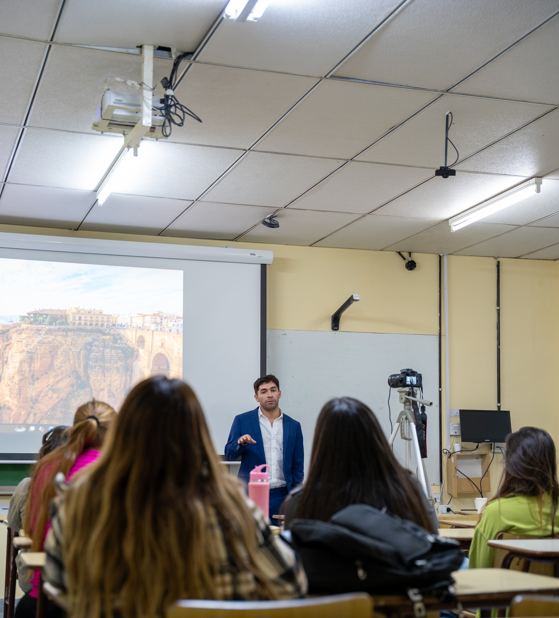 Nicolás Acosta dando clase en la UNPSJB